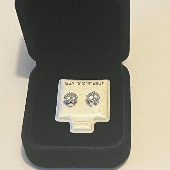 1.5 ct Sterling Silver CZ Stud Earrings 6MM - Picture 2 of 2